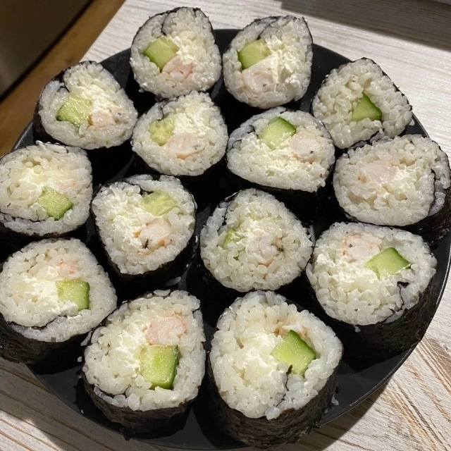 У нас домашние роллы, а вы как проводите вечер пятницы??...