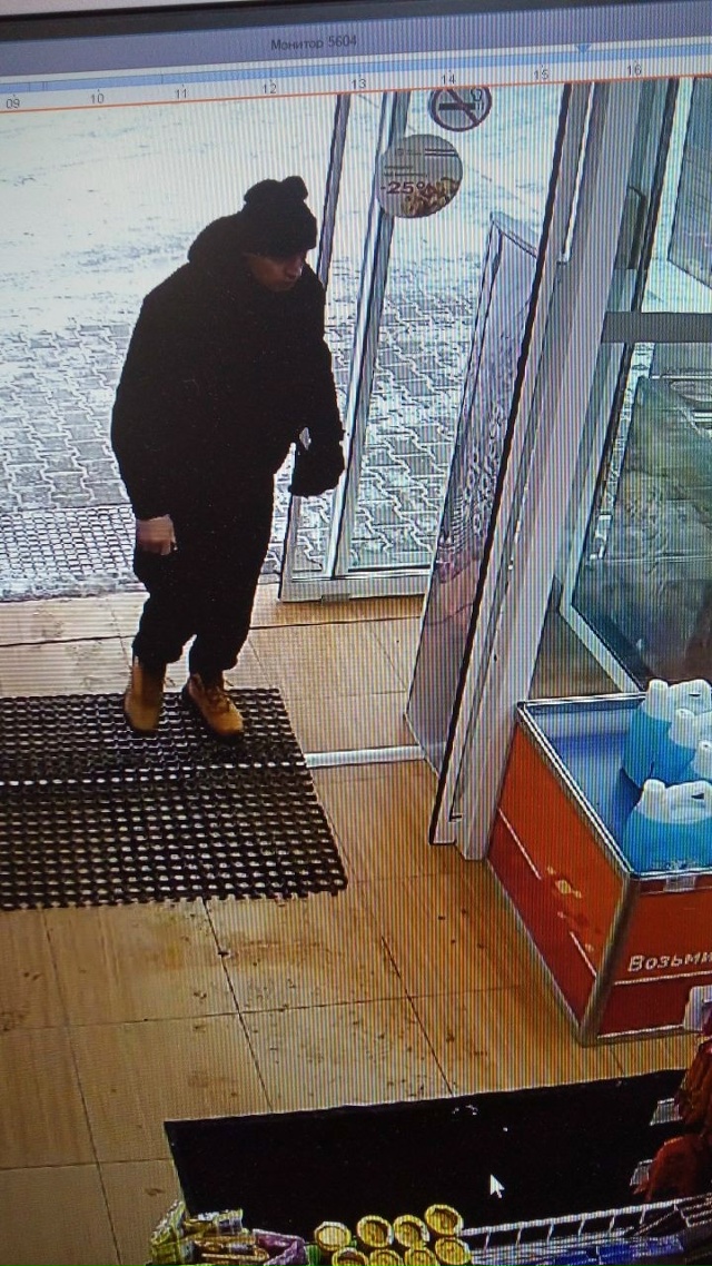 Мужчина , который (09.11.25 в 15:26 ) осуществлял заправку  на...