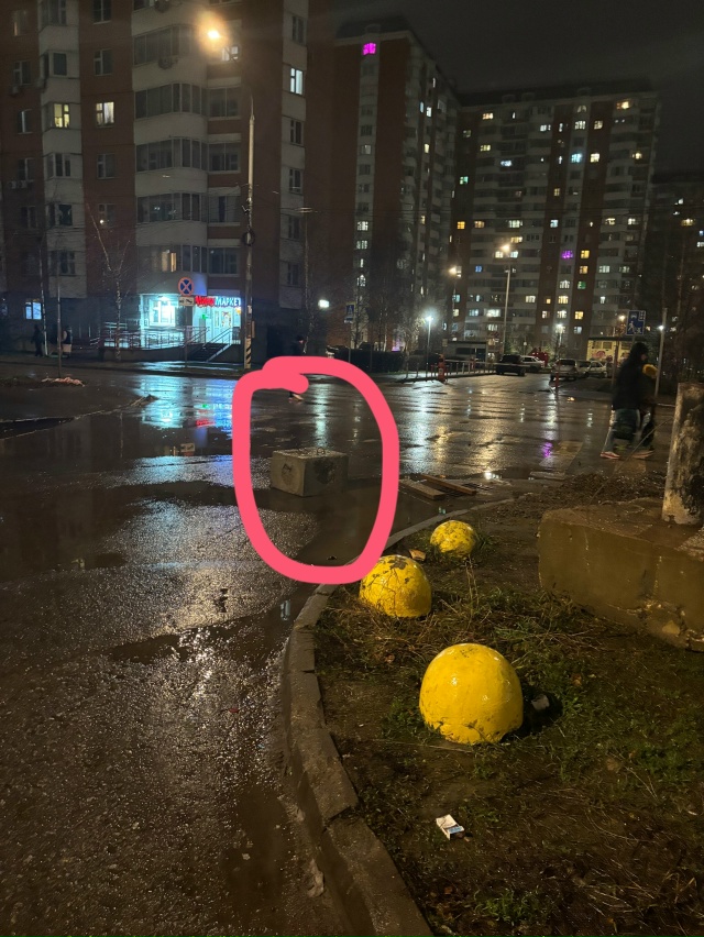 Уважаемая администрация,разберитесь и уберите вот это...