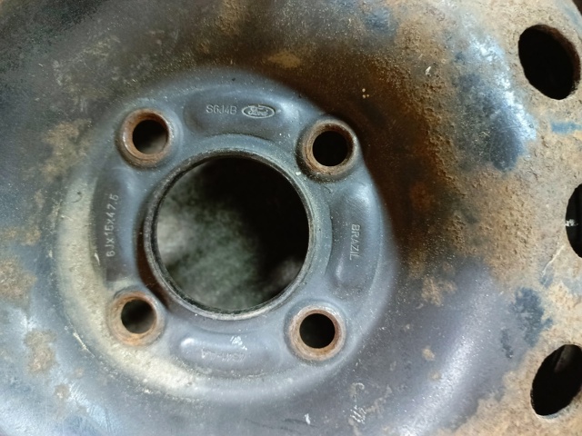 Продам колесо r15, разболтовка 4x108, может кому на запаску...