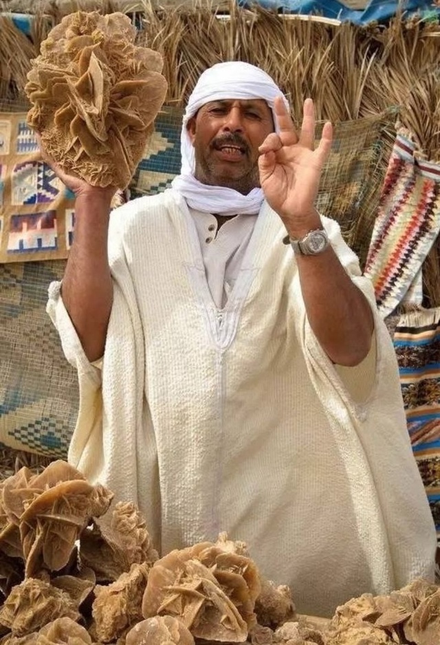 Настоящее чудо природы - камень/минерал «Роза пустыни»...