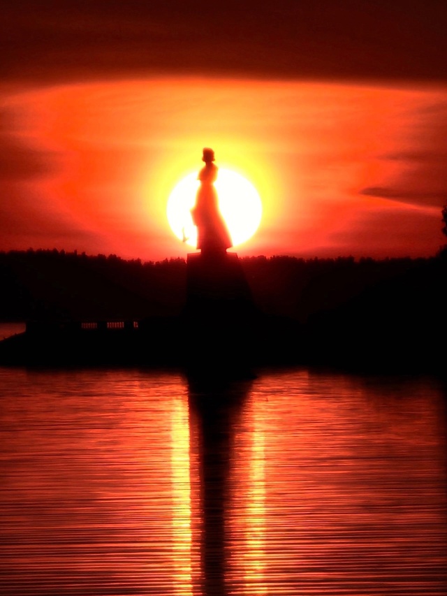 Мать Волга на закате! Это что-то невероятное ❤🌅
📷 Ми?...