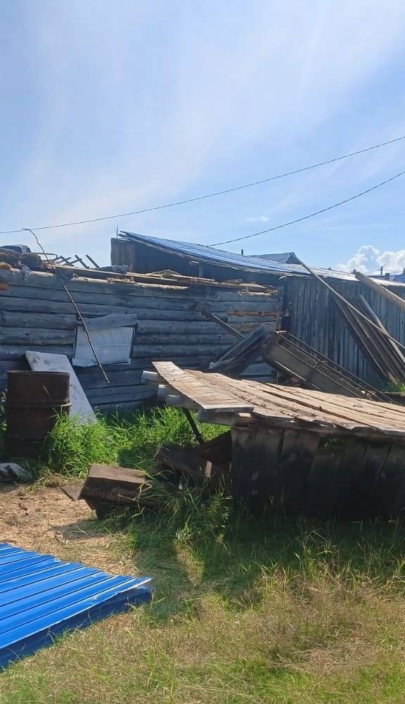 Накануне днём в Волоковой прошел мощный ливень с громо...