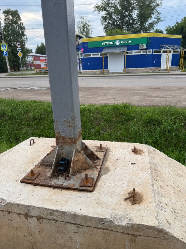 Добрый вечер, найдена детская обувь
Напротив мебельно...