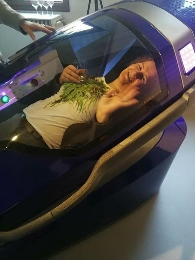 Швейцарская капсула для добровольного ухода из жизни.....