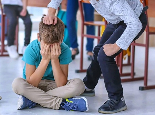 В Сочи подростки изнасиловали 15-летнего мальчика с аут...