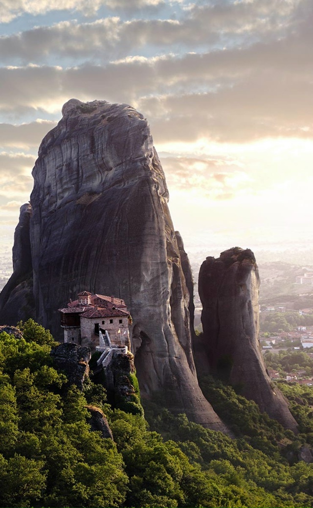 🌍 Метеора, Греция
Метеора — одно из самых удивительн?...