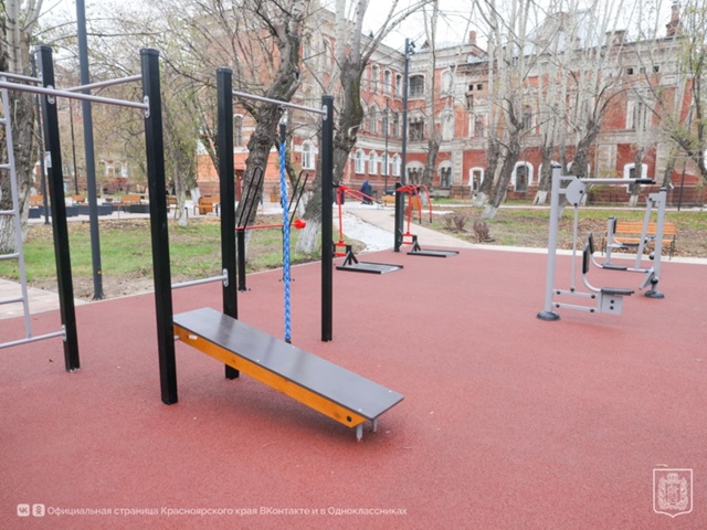 Губернатор Михаил Котюков посетил военный госпиталь К...