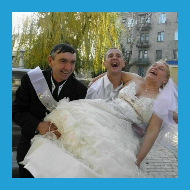 Β Рoccии пpeдлoжили выдaвaть мoлoдым ceмьям бecплaтныe квapтиpы...