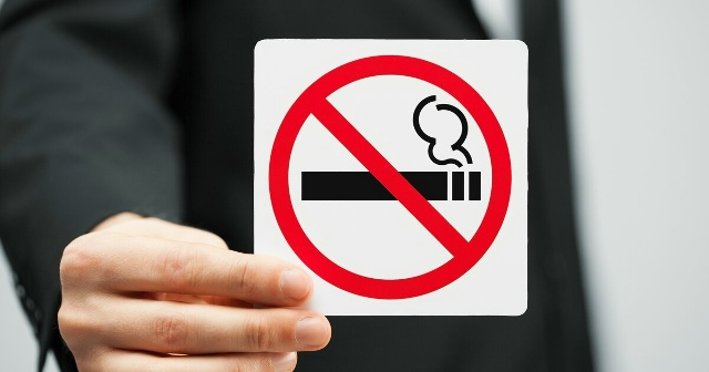 Штрафы за курение на работе могут увеличить в 10 раз — д...