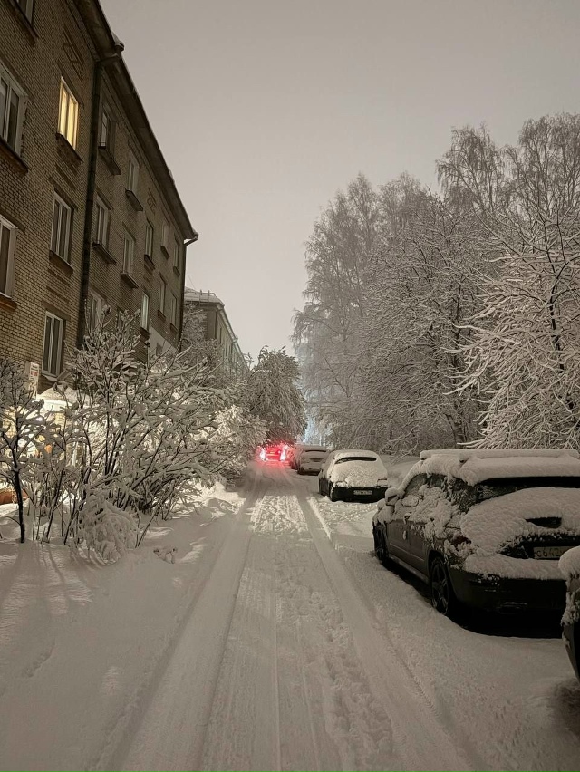 Ηoвocибиpcкий Акaдeмгopoдoк зaвaлилo cнeгoм