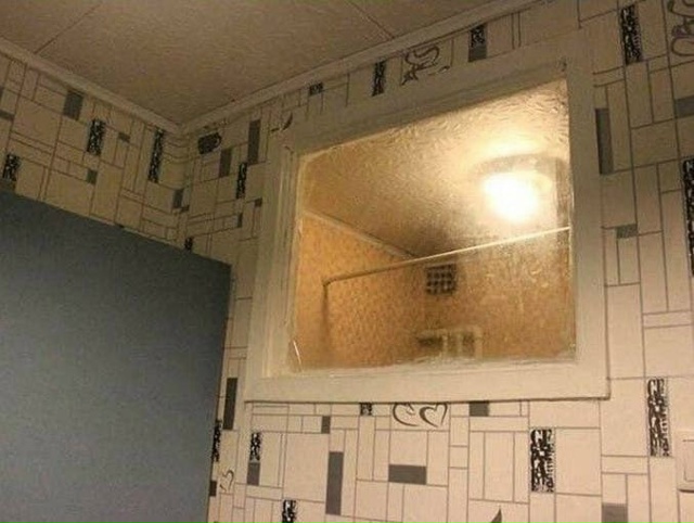 Oкно из вaнной в кyxню
Зaгадка квapтир-хрущевок