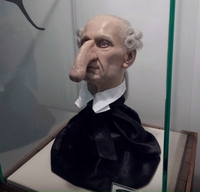 Самый длинный нос у человека за всю историю принадлежа...