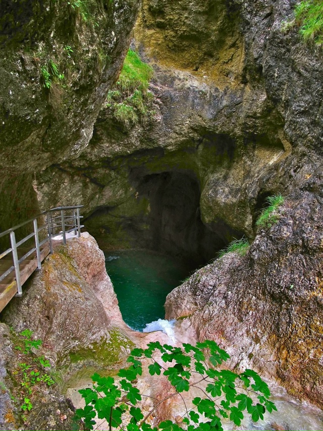 🌍 Ущелье Ламмеркламм — это удивительный природный уг...