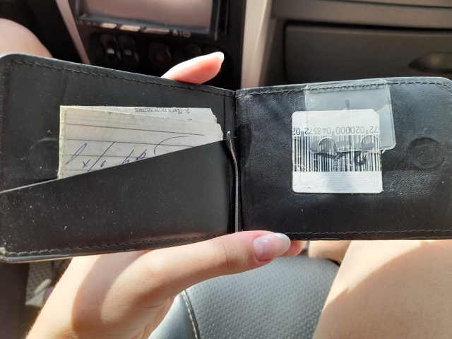 Найдено в такси. Справка на имя Ярымов Ю.Н.. Обращаться ?...