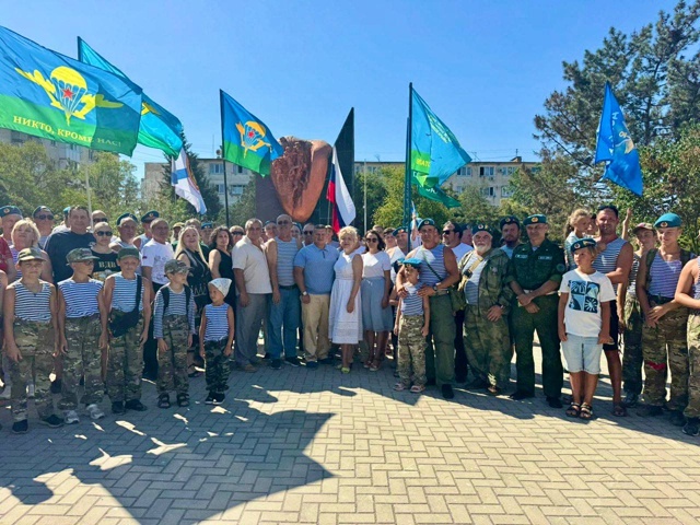 В Евпатории прошел торжественный митинг, посвященный 9...