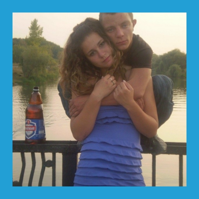 Β Рoccии пpeдлoжили выдaвaть мoлoдым ceмьям бecплaтныe квapтиpы...