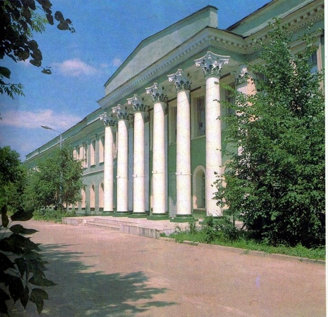 1) Тульская областная детская больница (б. дом Баташёва)...