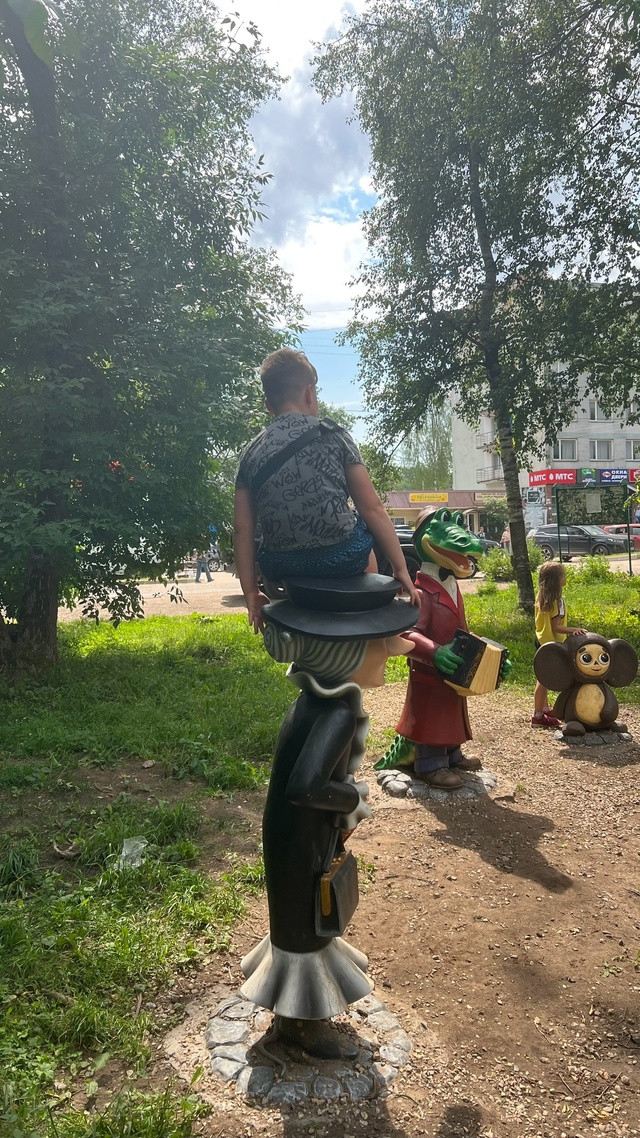 Добрый день! До какой поры дети будут лазить по фигурка...