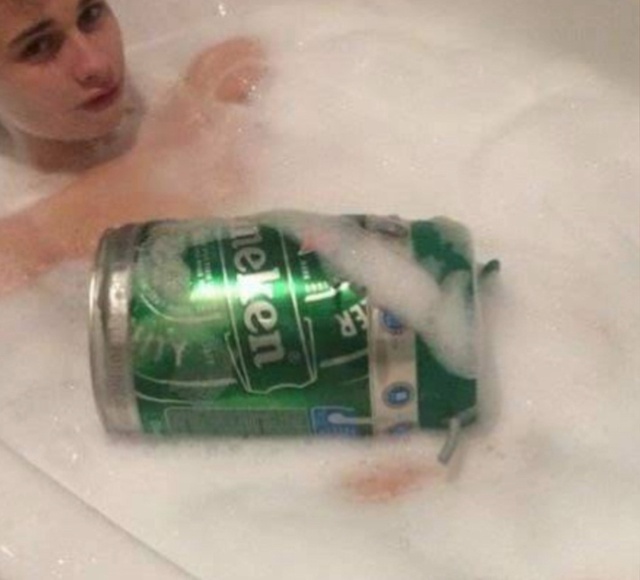 Зачем он потряс в ванной