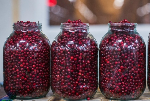 ПРОДАМ КЛЮКВУ.В наличии 13 баллонов.1000 р за 3 литра.