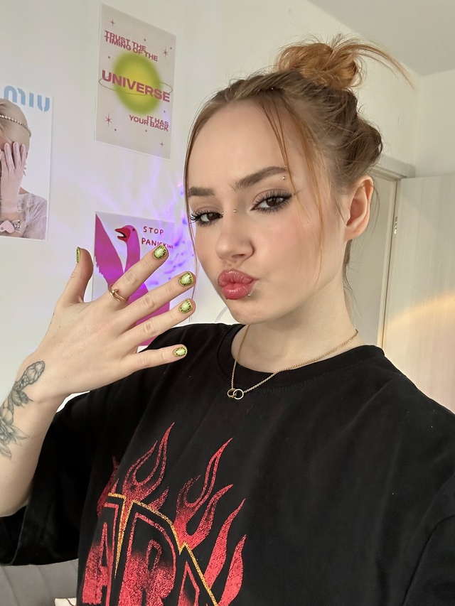 Сделала маникюр с киви ?