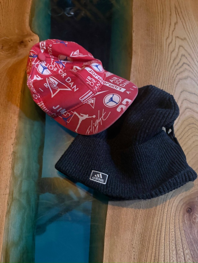 Потеряшки можно забрать в кафе Зира