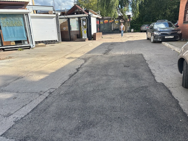 Впервые в Петергофе выполнен ямочный ремонт проездов ?...