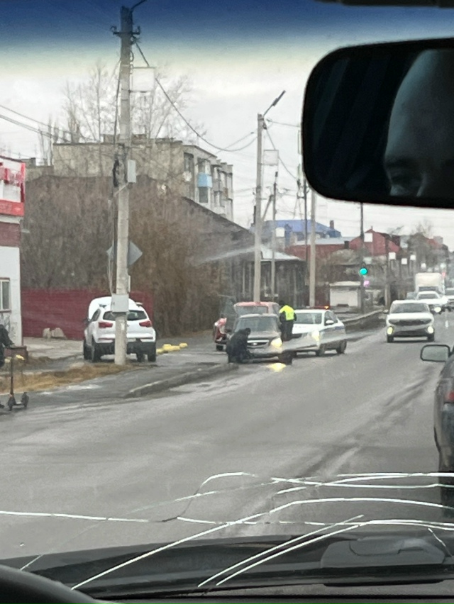 У моста Номера снимают у машины анон