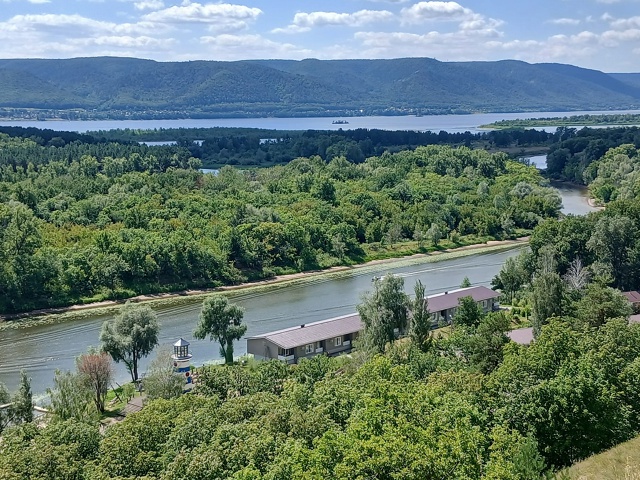 Экоотель «Маяк».🏞⛵️ Расположен вдоль живописного п?...