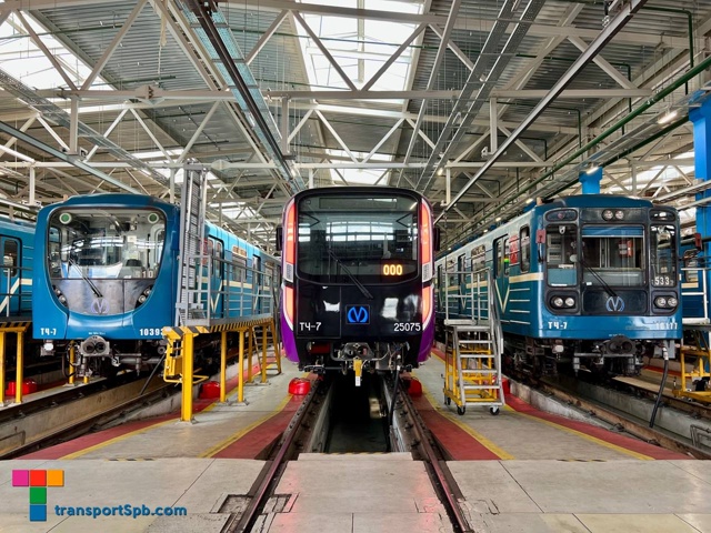 Фиолетовый «Балтиец» в электродепо ТЧ-7 «Южное» на нал?...