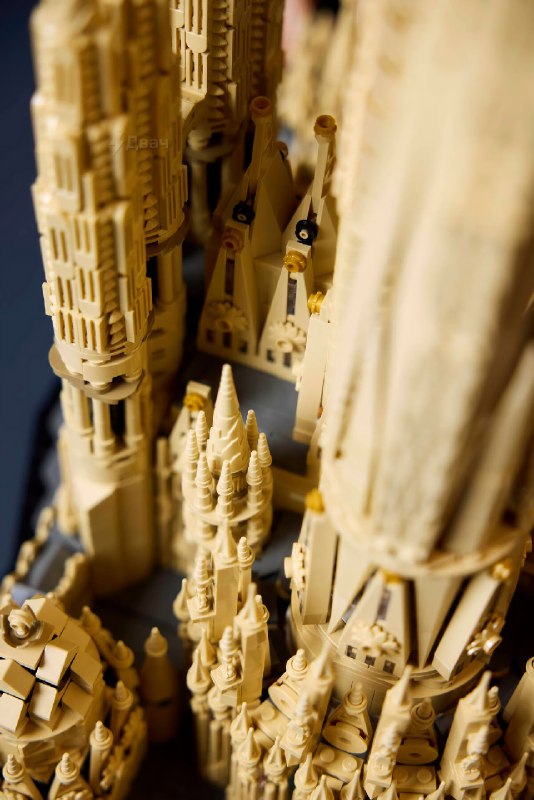 LEGO представила самый большой набор в своей истории — храм Саграда Фамилия в Барселоне
Выпуск приу