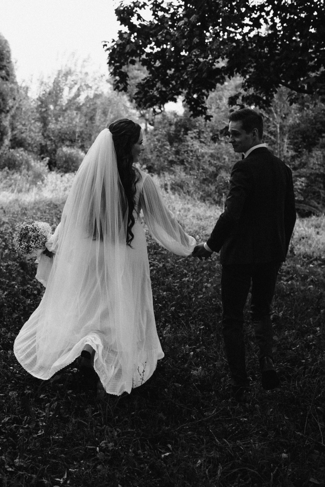 Хочу поделиться нашей камерной свадьбой. Очень рады, ч?...