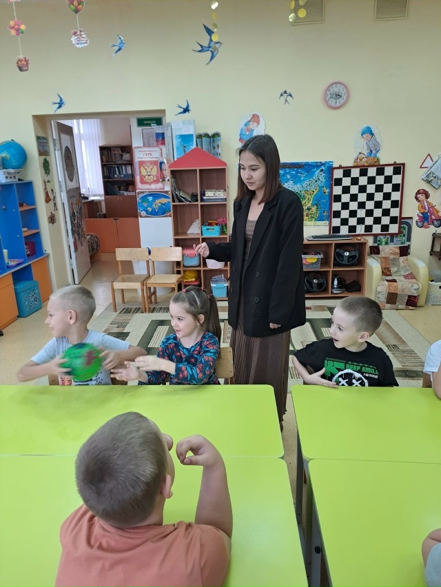 11 ноября библиотекарь Детской библиотеки им. В.Г. Сутее...