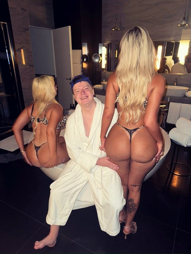 💸 Миллионер раздаёт по 5 000₽ за вход в MELLSTROY
🟥 В стрим?...