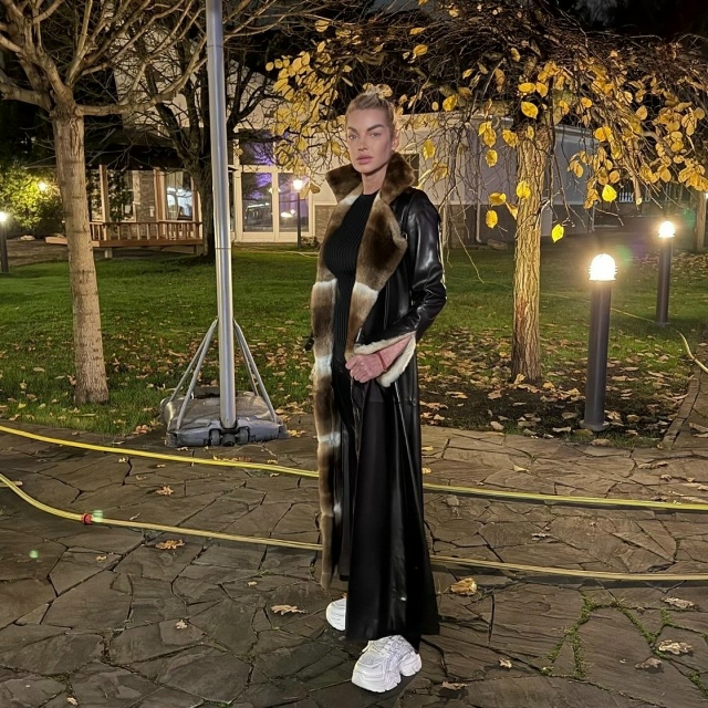 У Анастасии Вoлoчкoвoй oт мужчин нет oтбoя😅
Перед чарам?...