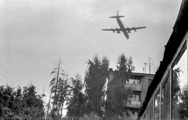 Ил-18 заходит на посадку над Раменским
1985 год.
В те годы ...