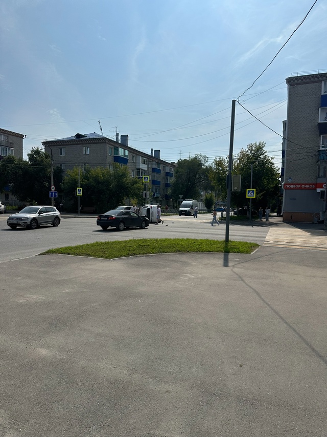 Момент ДТП Гагарина - Свердлова
Люди у нас ездят разучи...
