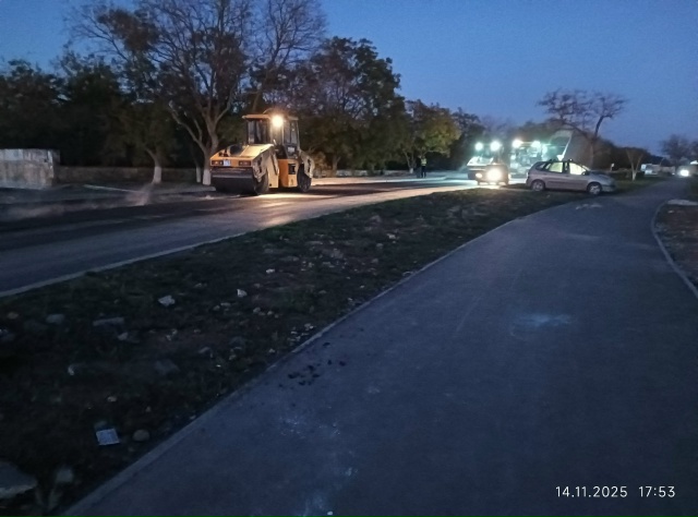 Аллея Дружбы
Темнота не мешает Азимуту укладывать вер...