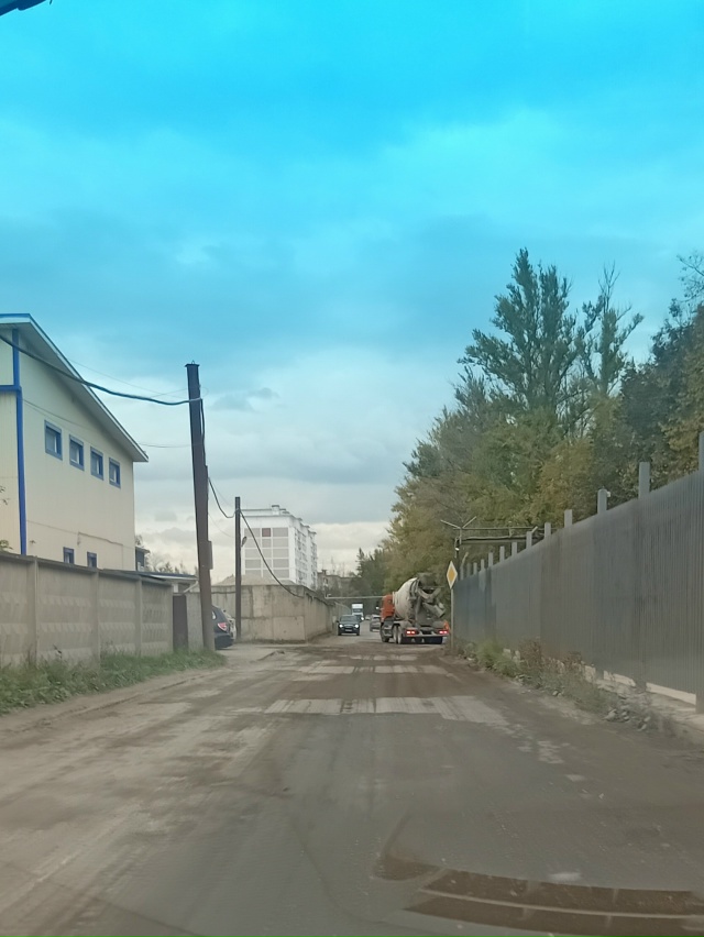 Асфальтная мафия опять выкрызла кусок нормальной доро...
