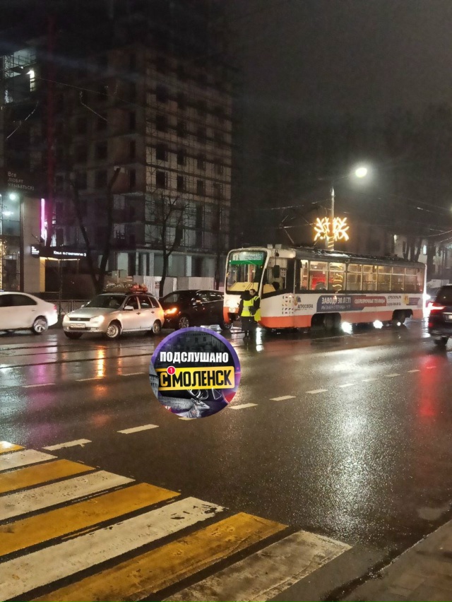 ❗️Авария в центре Смоленска парализовала движение тр...