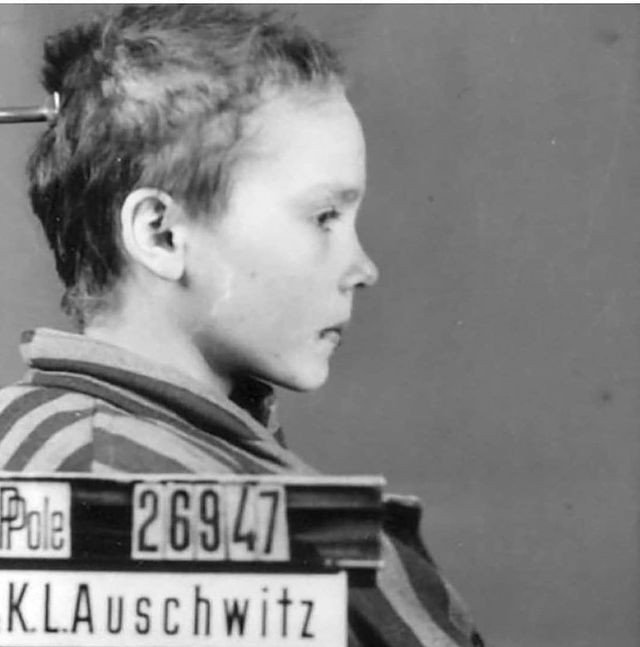 Это Чеслава Квока. В декабря 1942 её вместе с матерью отп?...