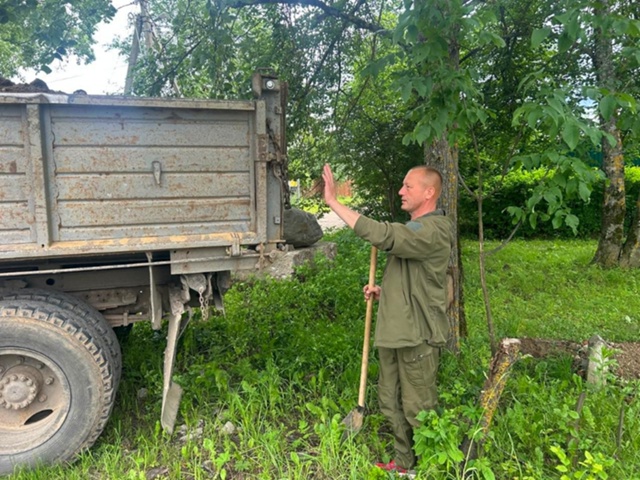 Машину торфосмеси привезли можайские активисты для об...