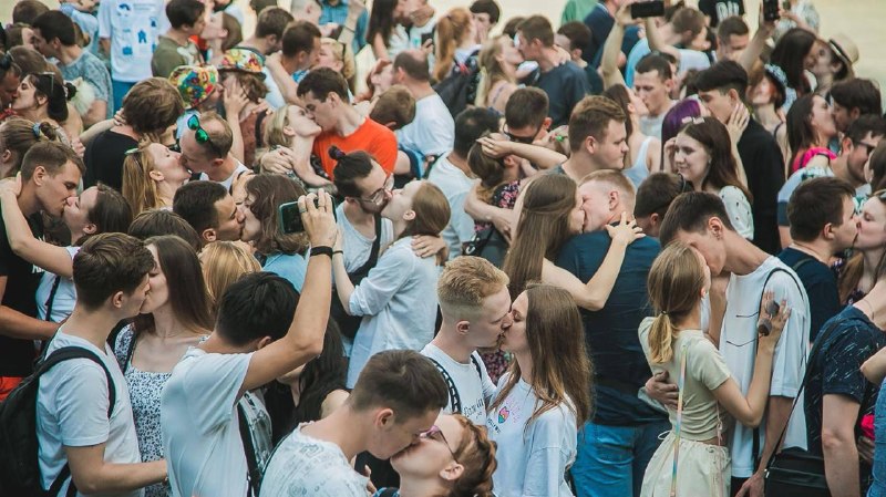 💋 6 июля отмечается Всемирный день поцелуя По этому поводу совместно с фудмоллом «Три вокзала. Депо