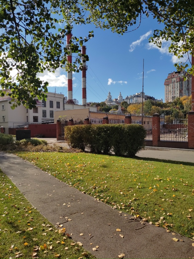 День вчера был хорош. Только тени уже длинные... Ещё обя?...