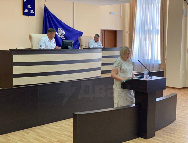 Российский чиновник провалился в дыру в полу во время??...