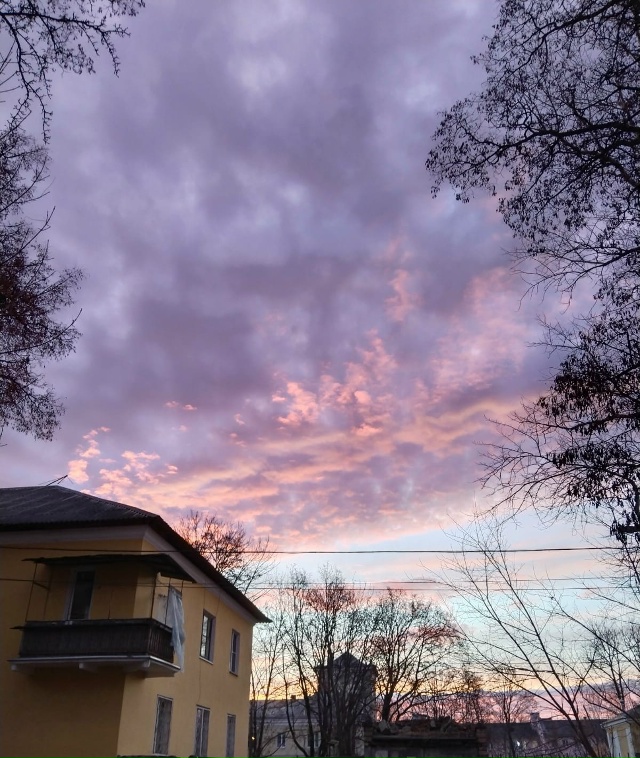 Вот такой закат сегодня в Криволучье на Мартеновской......