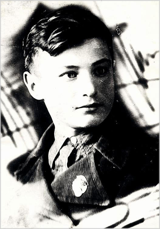 1) Расчет зенитного пулемета на защите г. Тулы.
2) Баррик...