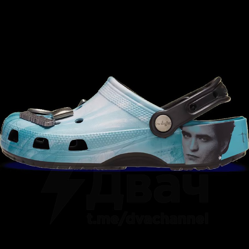 Crocs коллабнулся с «Сумерками» и выпустил две пары тематических сабо
Есть обычные — с Эдвардом и Д