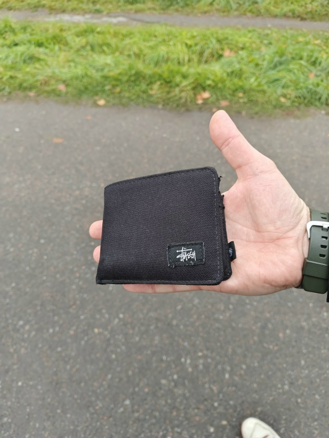 Найден кошелёк на ул.Комунаров рядом с оранжевым домом...